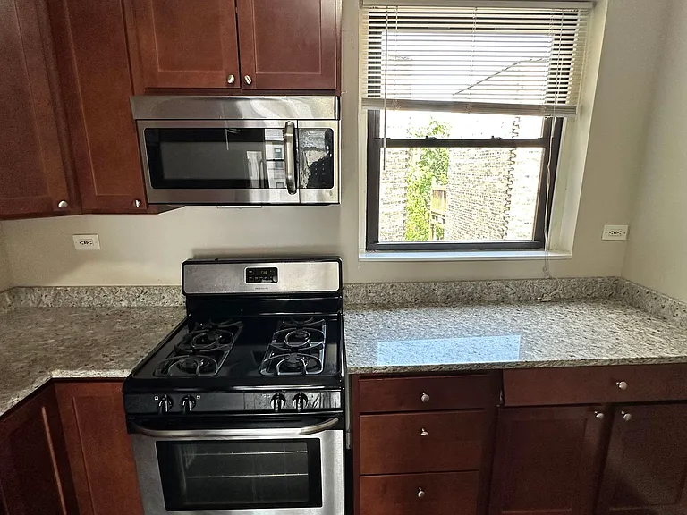 920 W Belle Plaine Ave — Photo 10