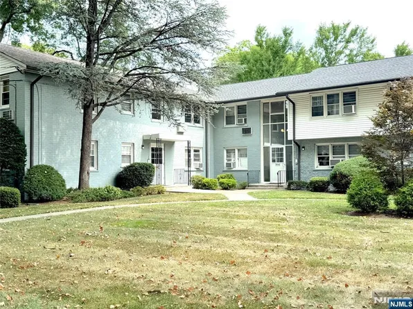 15 Plaza Rd APT D, Fair Lawn, NJ 07410