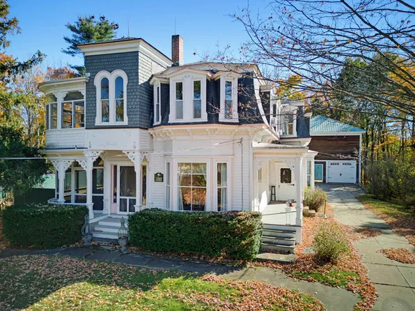 15 Garfield Street, Farmington, NH 03835