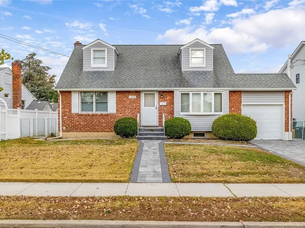 159 N Detroit Avenue, Massapequa, NY 11758