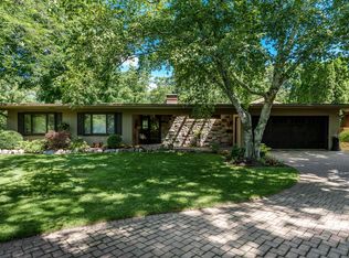 2704 Starkweather Rd, Rockford, IL 61107