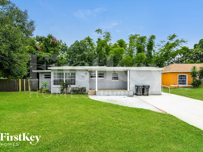611 Hewett Dr — Photo 2