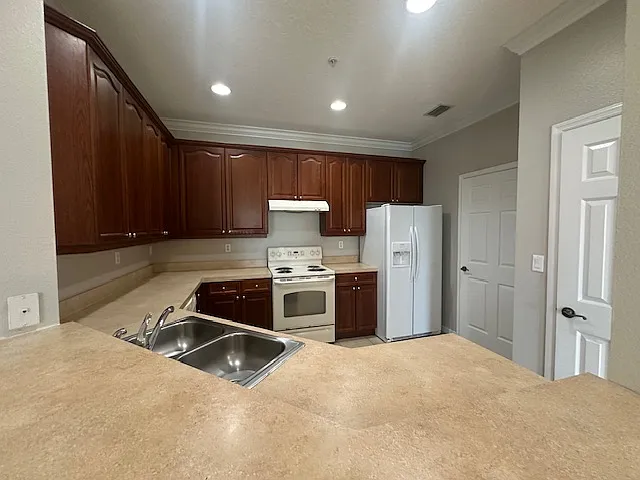 3 bed, 1442 sqft, $2,350 — Photo 3