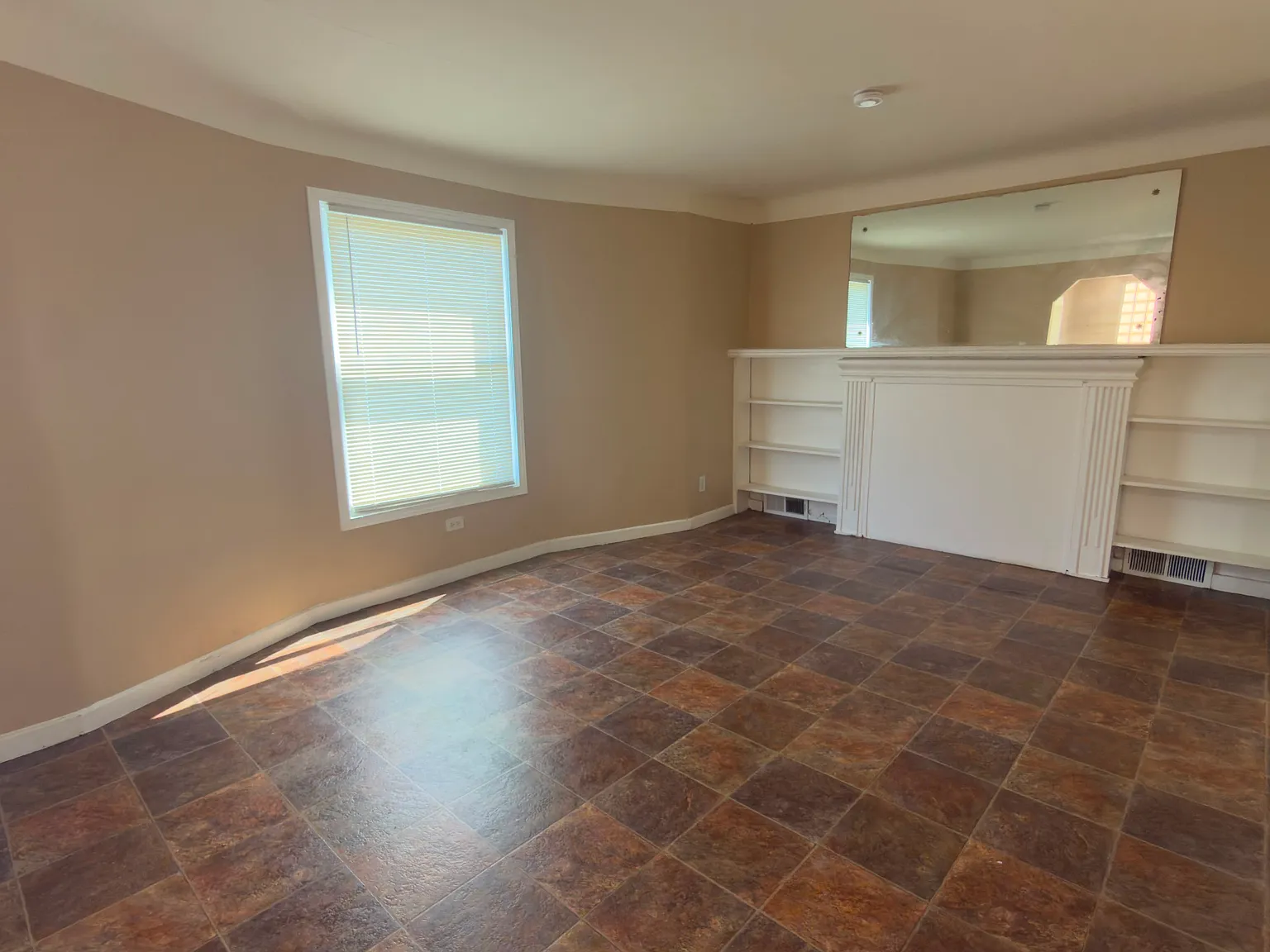 3 bed, 1346 sqft, $1,300 — Photo 3