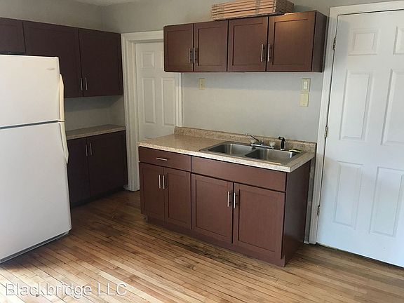 4th image of 353 Lawson Ave E #2