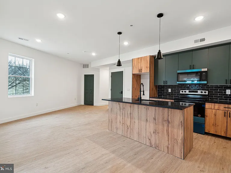 4181 Mantua Ave #6 — Photo 1