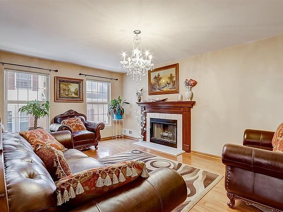 2nd image of 1393 Laurel Oaks Dr