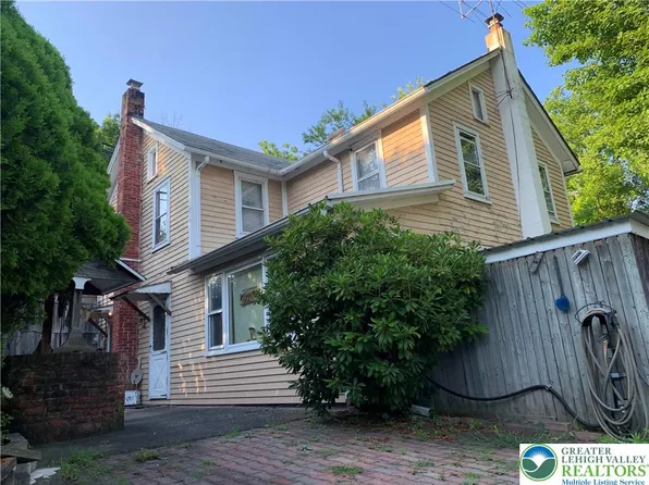 6236 Neola Rd, Stroudsburg, PA 18360