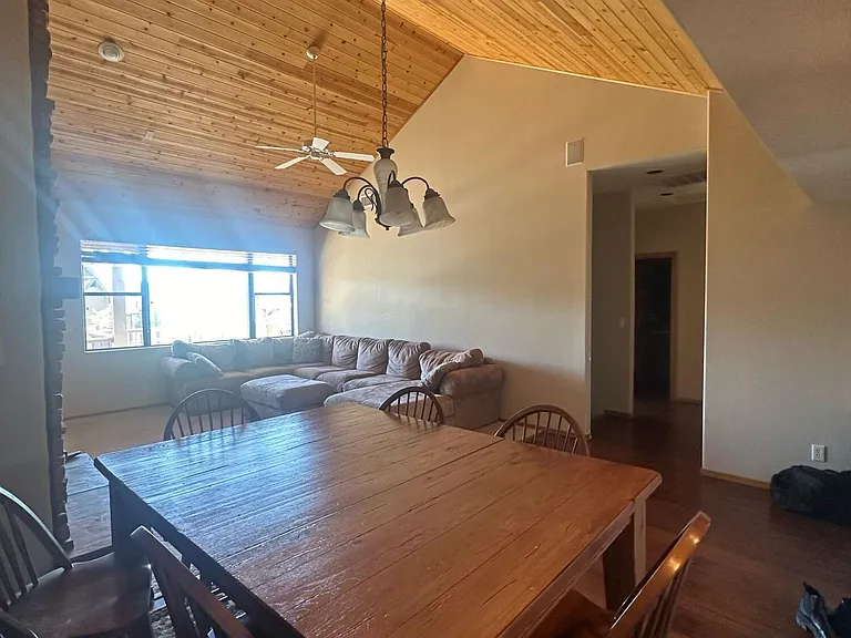 805 N Grapevine Cir — Photo 3