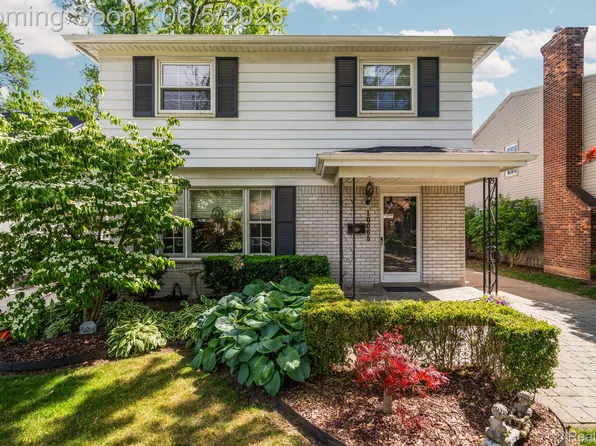 10065 Hart Ave, Huntington Woods, MI 48070