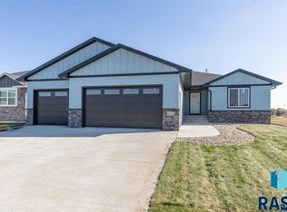 1008 S Tracy Dr, Brandon, SD 57005