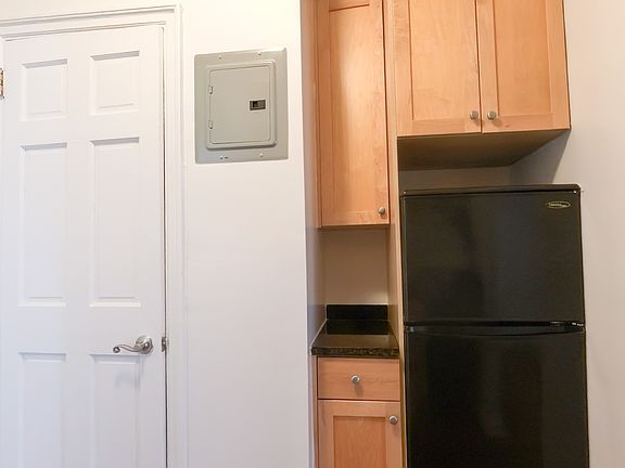 4th image of 152 E 84th St APT 4J