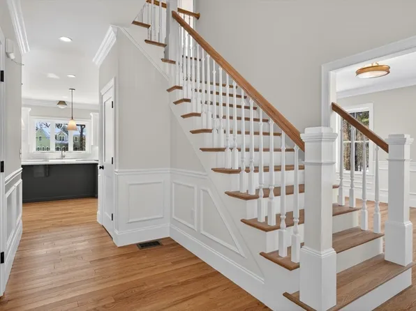 23 Winter St, Medfield, MA 02052