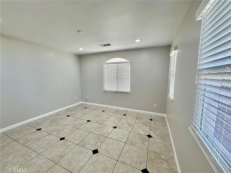 930 S Charlotte Ave #A — Photo 2