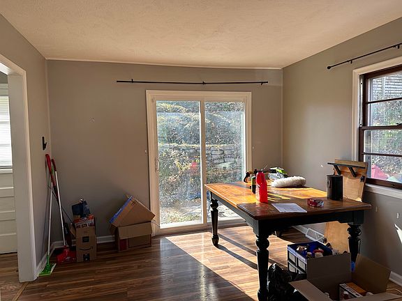 4th image of 405 Robinson Ave