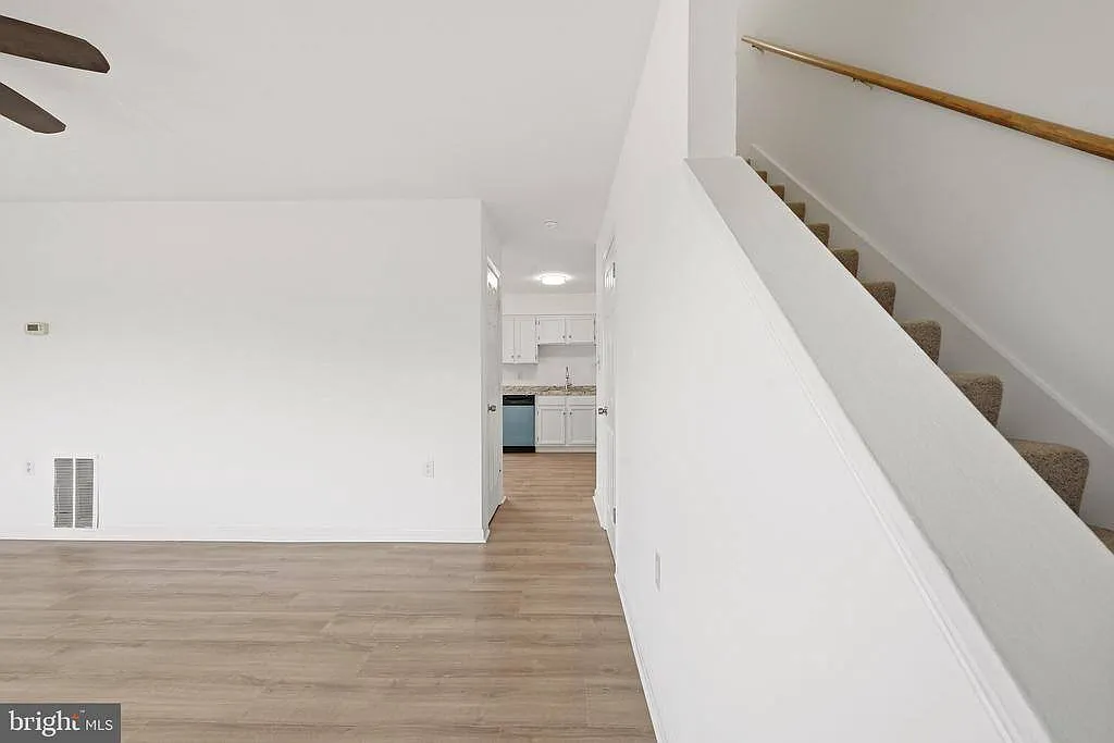 3 bed, 1.5 bath, 1120 sqft, $1,700 — Photo 3