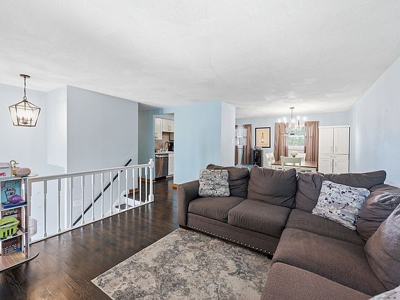 4th image of 1419 Hampton Ln