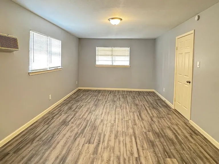 3270 Christopher St — Photo 12