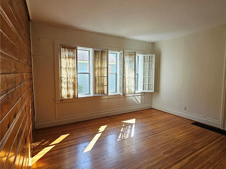 9 Rowley St #3 — Photo 15
