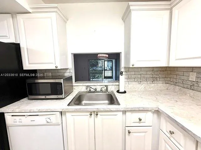 731 N Pine Island Rd #103 — Photo 4