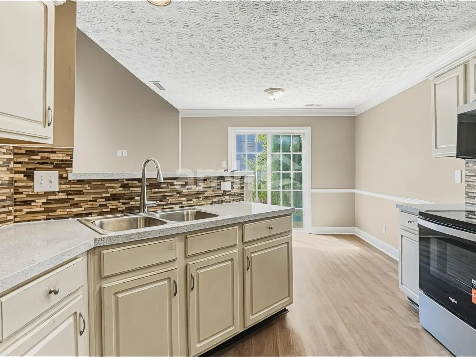 3 bed, 2.5 bath, 1309 sqft, $1,850 — Photo 3