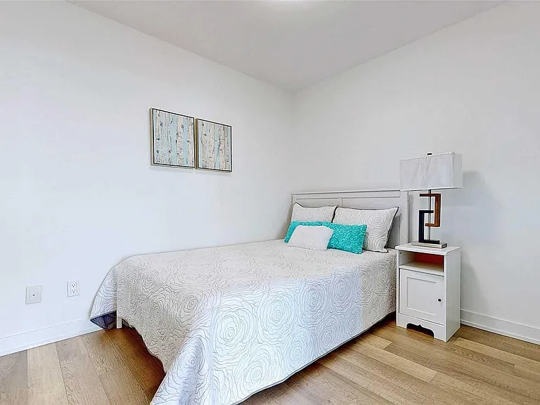 5180 Yonge St — Photo 14