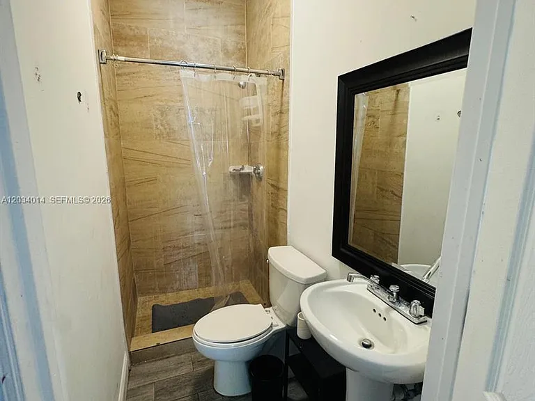 11 NW 47th Ter #1B — Photo 4