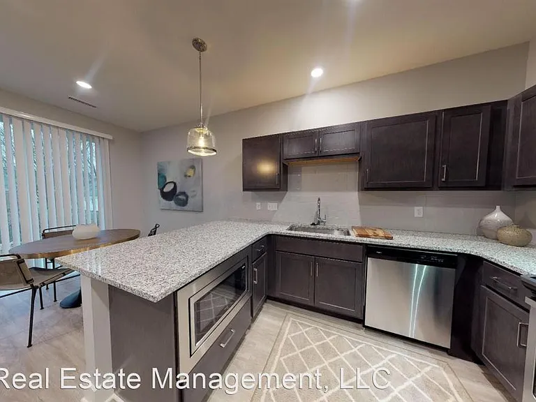 Hanover Townhomes — Photo 55