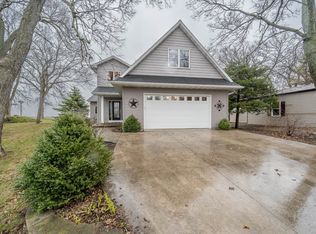 2169 N Point Comfort Rd, Oshkosh, WI 54902