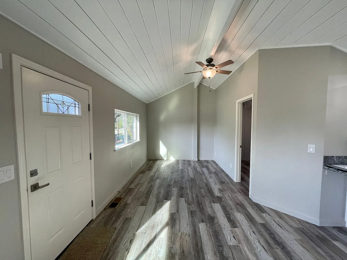 Renovated 2 bedroom 1 bathroom! — Photo 2