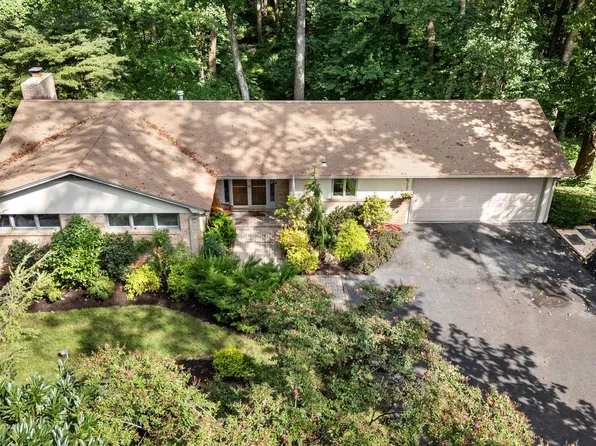 10 Winterberry Ct, Glen Arm, MD 21057