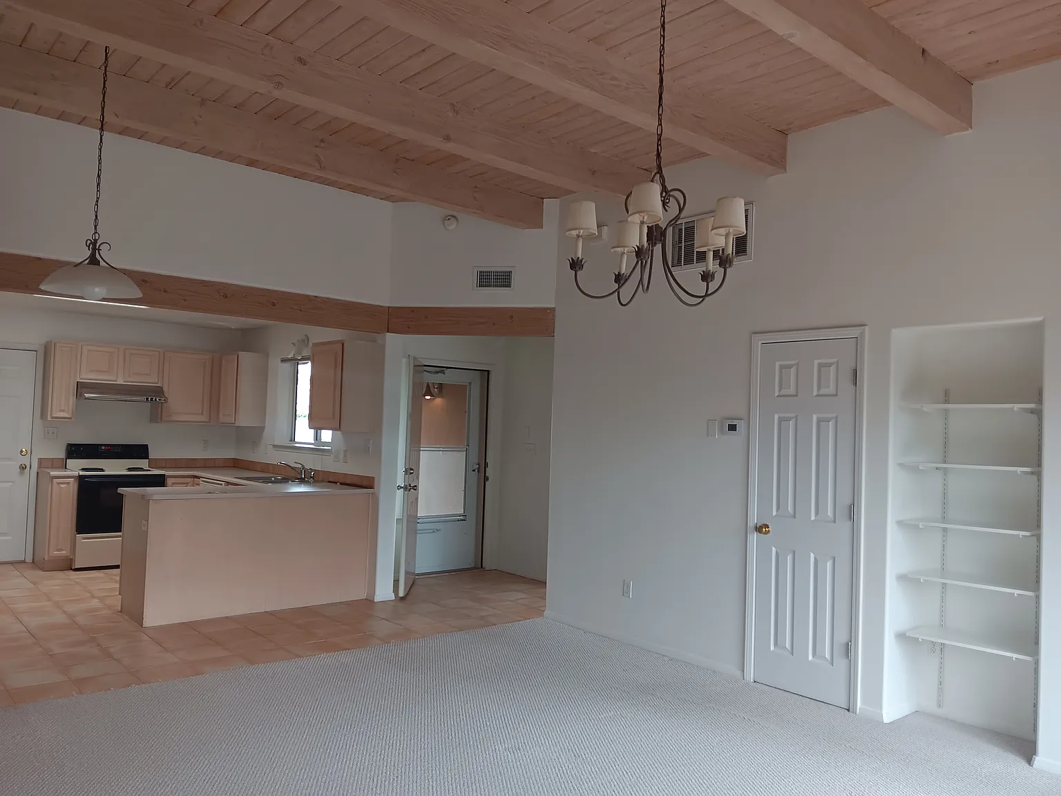 2 bed, 940 sqft, $2,000 — Photo 2