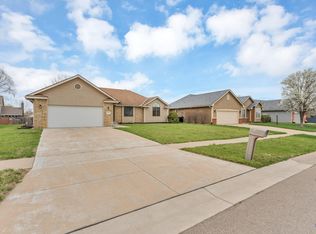2738 SW Chauncey Ct, Topeka, KS 66614