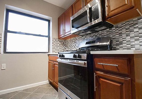2nd image of 889 Bergen St APT 5