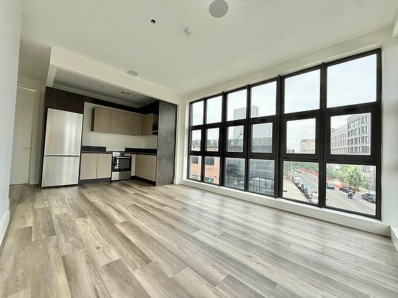 4th image of 2337 Bedford Ave #C