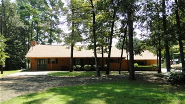 1st image of 580 Oakridge Ln