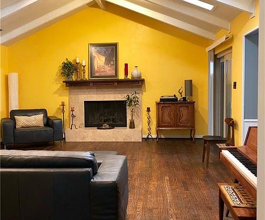 2nd image of 1008 Leslie Ct