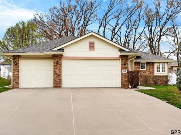 602 Castle Pine Dr, Papillion, NE 68133