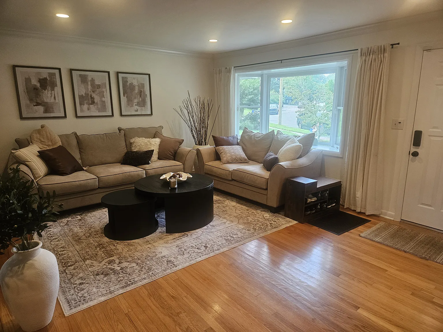 3 bed, 1617 sqft, $5,500 — Photo 2