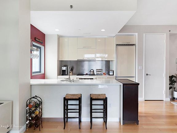 4th image of 1102 49th Ave APT 4A