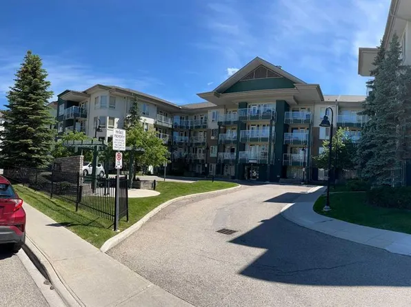 3111 E 34th Ave NW #203, Calgary, AB T2L 0Y2