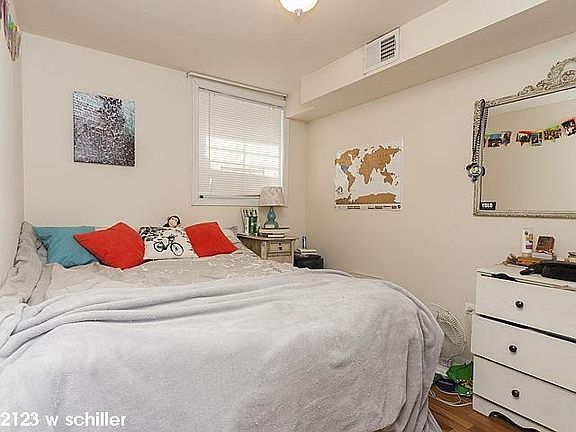2nd image of 2123 W Schiller St #1322