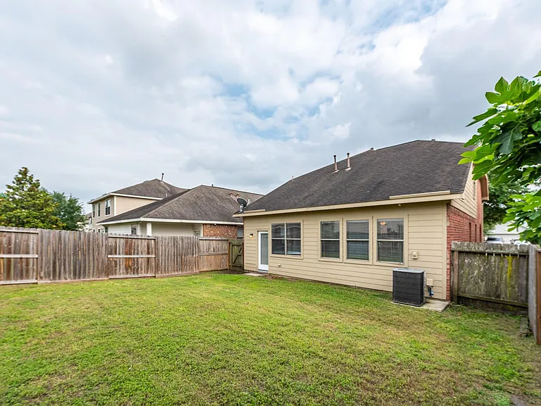 1702 Bonnyton Ln — Photo 9