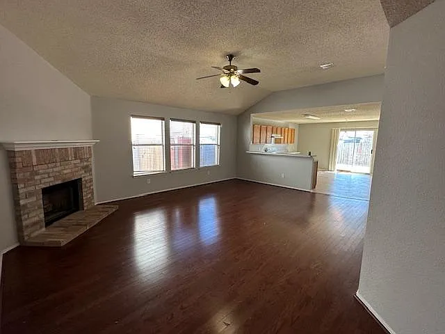 4 bed, 1860 sqft, $2,250 — Photo 2
