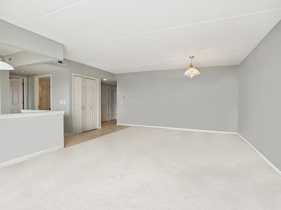 3rd image of 4534 N Cumberland Ave Unit 301