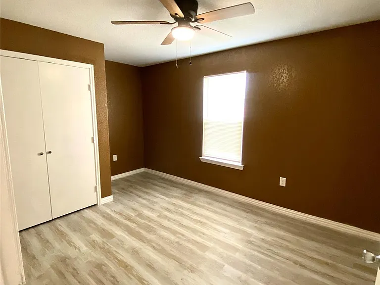 411 Lindley Dr — Photo 5