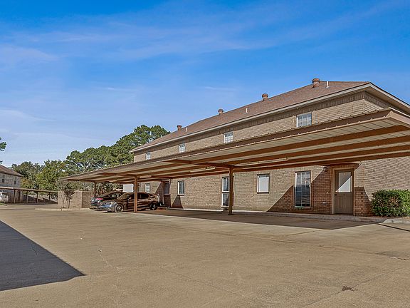 The Prairie Townhome with Covered Parking | Deerfield Crossing I | 2 bed 2 bath