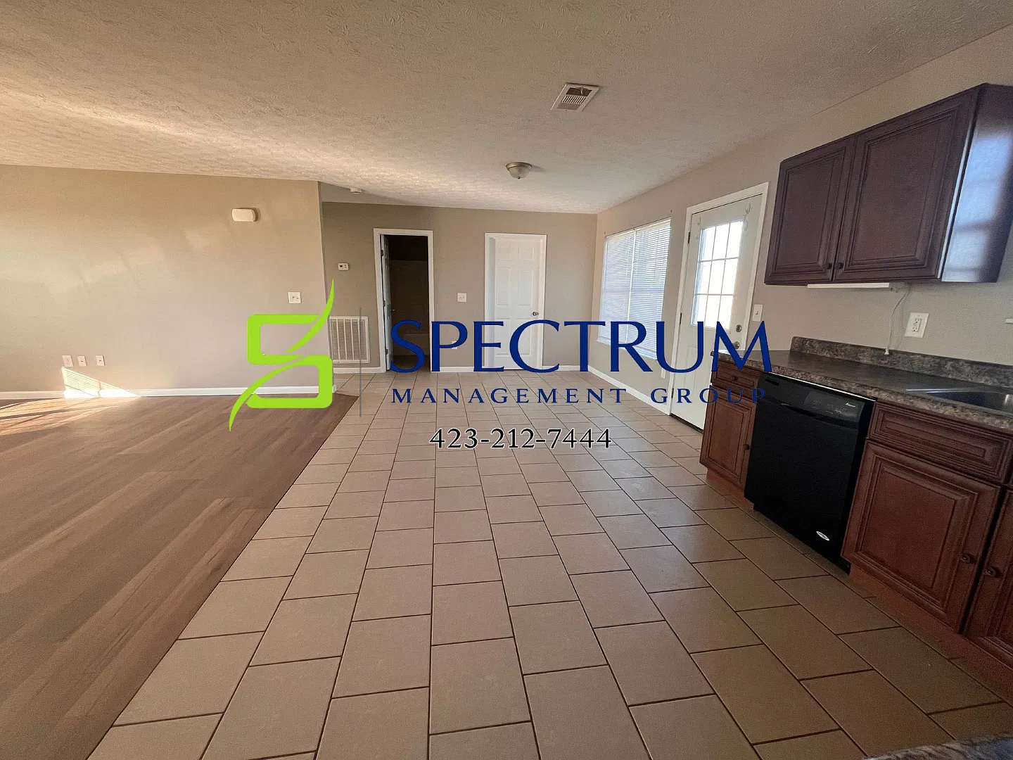 3 bedroom 2 bath single family home with 1 car garage. — Photo 3