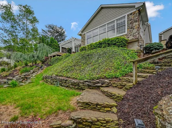 214 Oak St, Dunmore, PA 18512