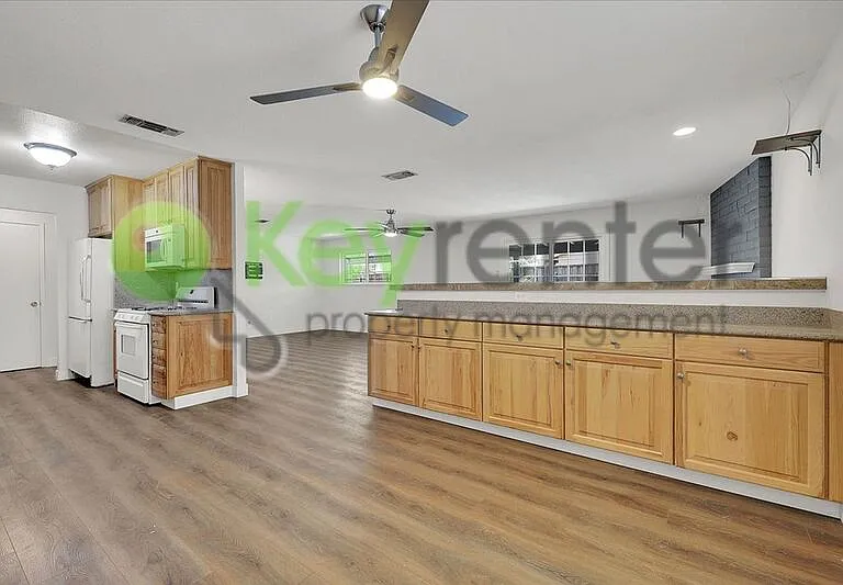 6140 Pinecreek Way — Photo 11